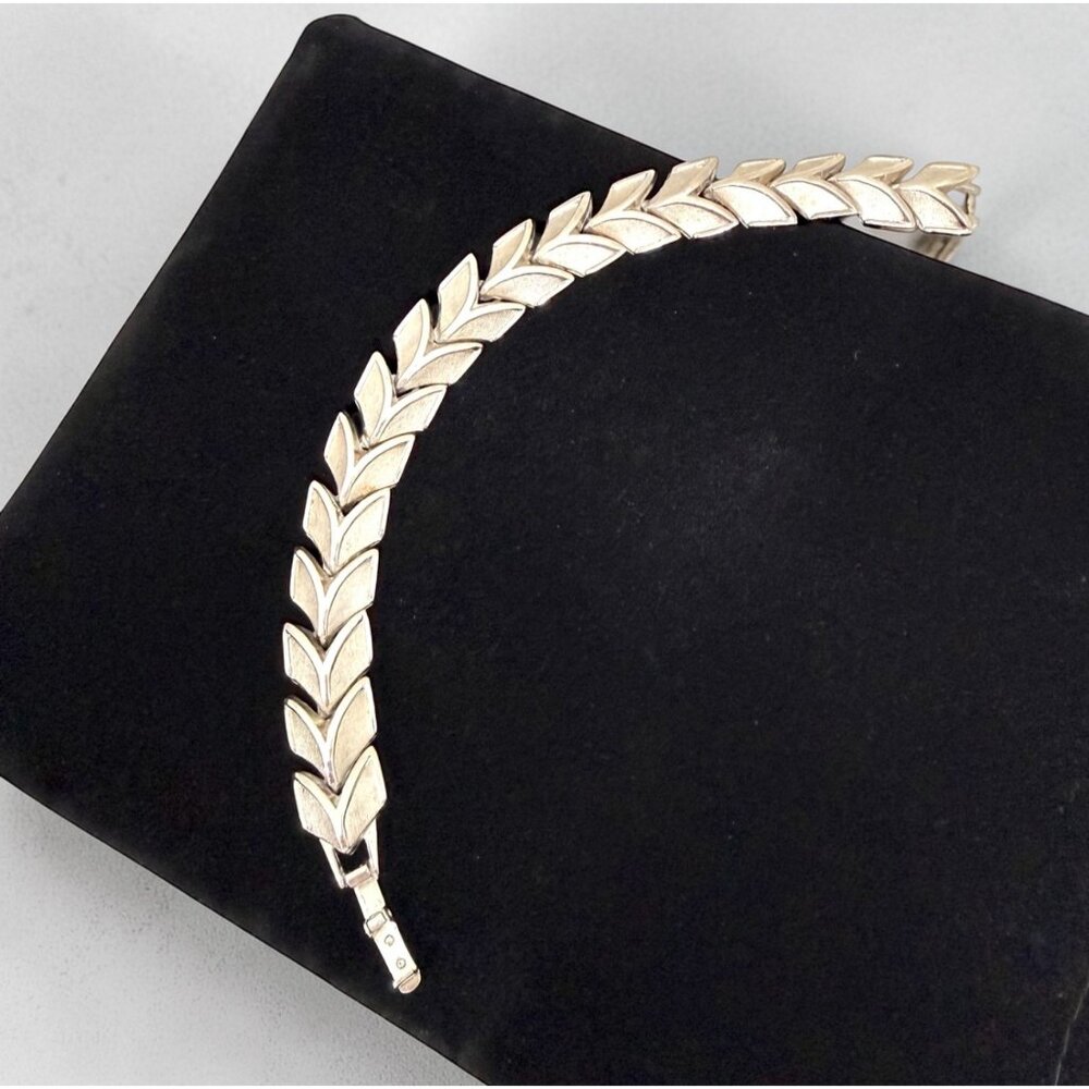 Vintage Crown Trifari Silver Tone Fish Tail Link Bracelet with Foldover Clasp